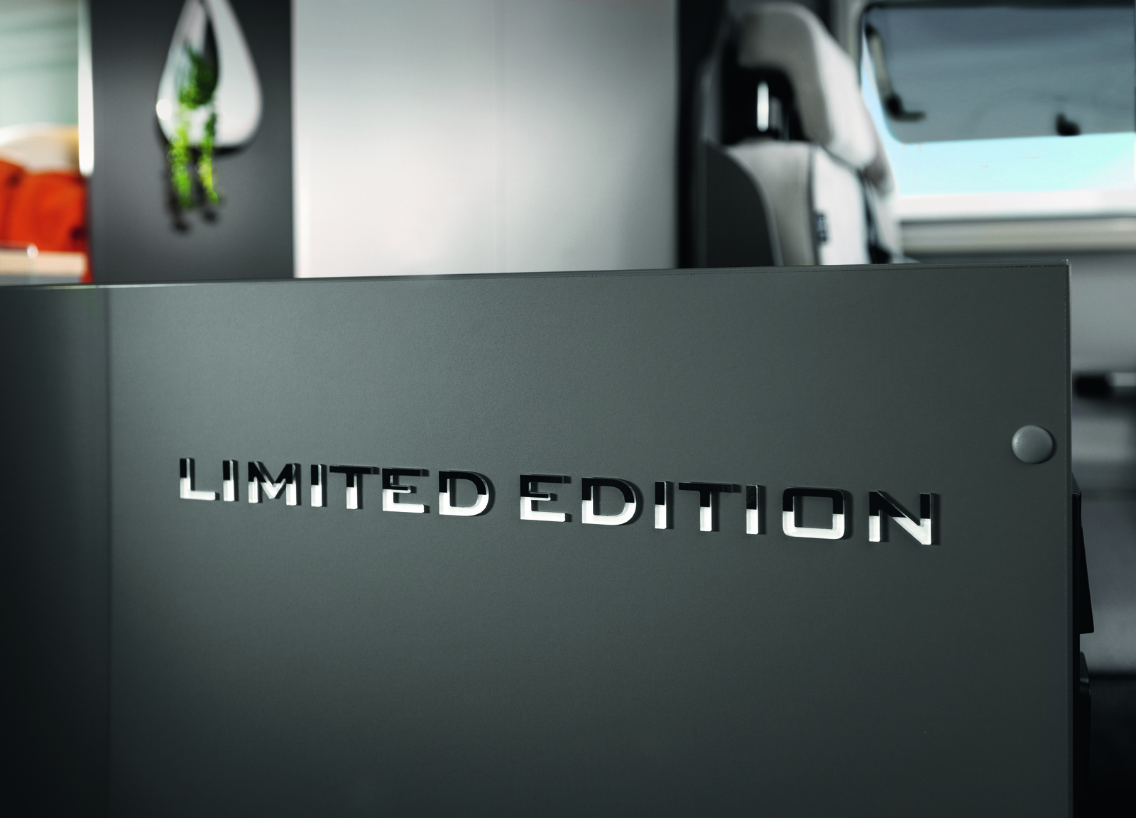 Lmc Innovan Active Schriftzug2 Screen